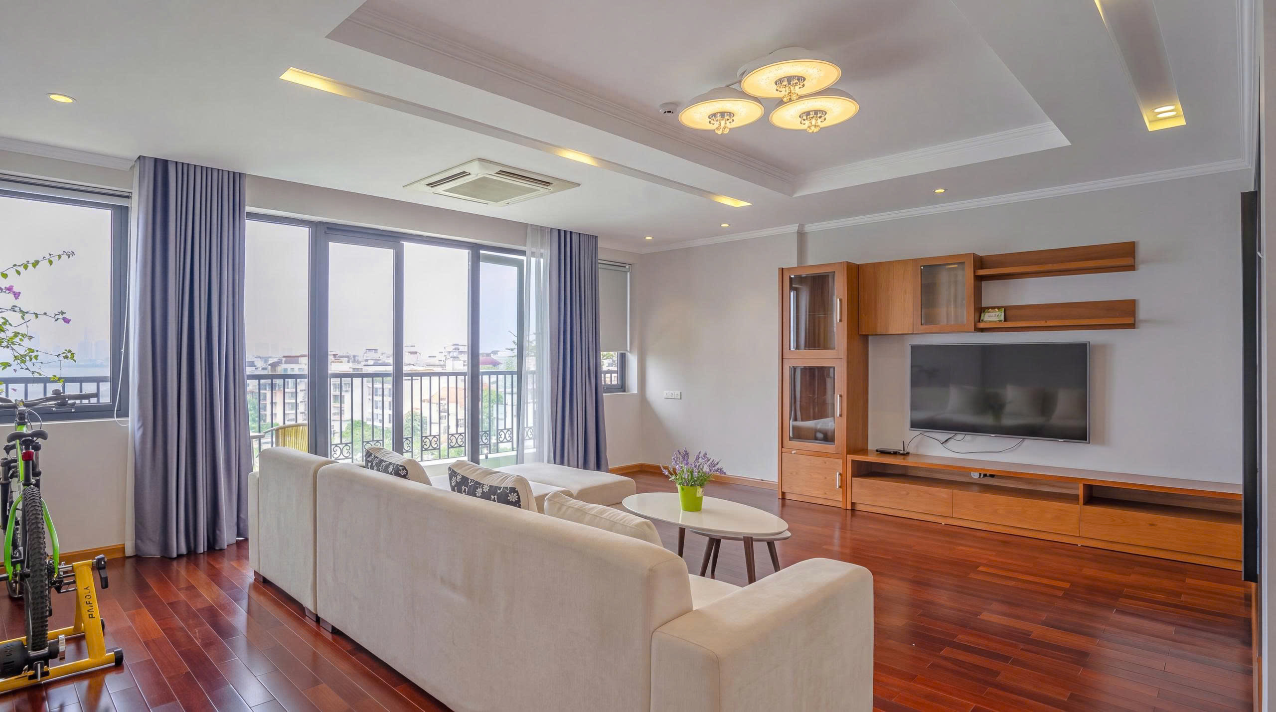 Amazing Lakefront 02 bedroom apartment for rent in Xuan Dieu str, Tay ho