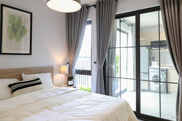 AMAZING SHINE BRIGHT 3 BR Apartment in CENTER OF DONG DA District 3