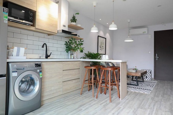 AMAZING SHINE BRIGHT 3 BR Apartment in CENTER OF DONG DA District 4
