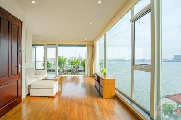 BEST VIEW OF WEST LAKE & TOP FLOOR 03 BR APARTMENT RENTAL IN QUANG AN Str, TAY HO 2