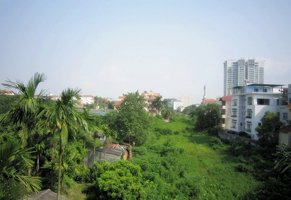 Bright Two bedroom Rental In Xuan Dieu st, Tay Ho, Big Yard, Balcony 1