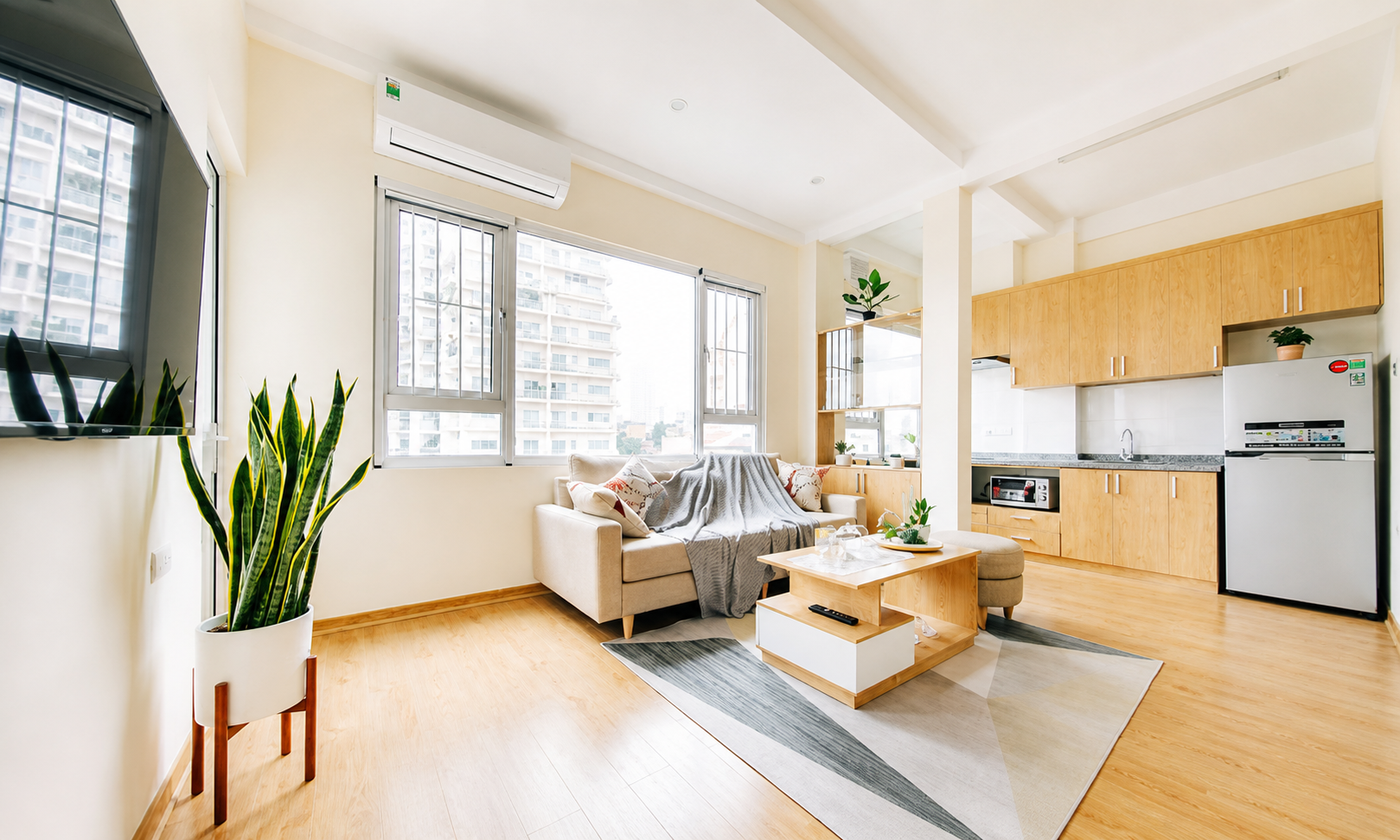Bright & Well-Designed 2 Bedroom Apartment for rent near Hoang Hoa Tham str, Ba Dinh