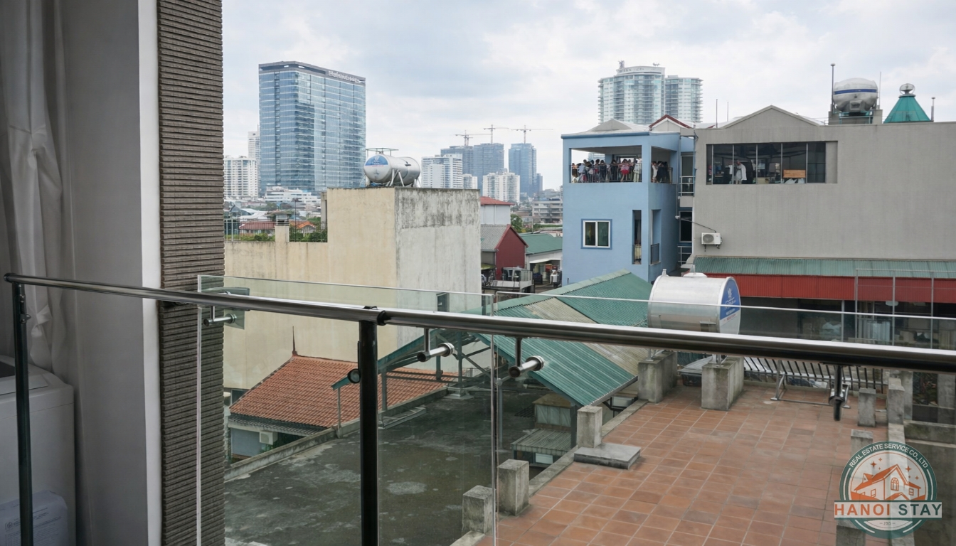 Budget One Bedroom Apartment for rent near Nguyen Chi Thanh street, Dong Da 6