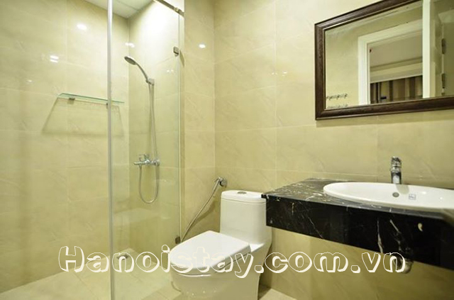 Budget Price Three Bedroom Apartment Rental in Doi Can Street, Ba Dinh 10