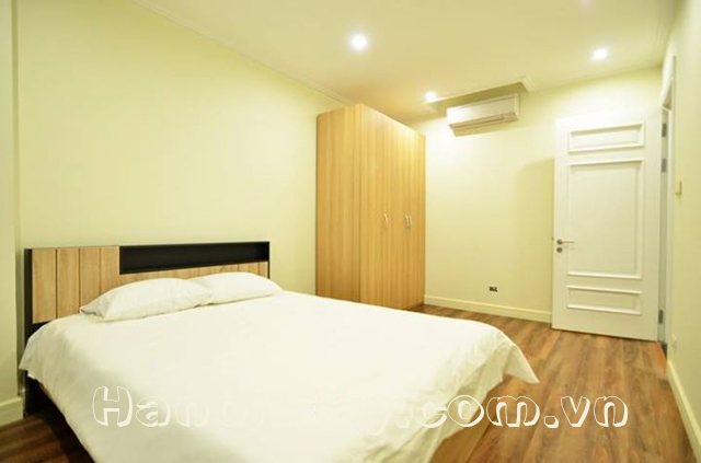 Budget Price Three Bedroom Apartment Rental in Doi Can Street, Ba Dinh 7