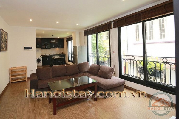 *Central & Bright Two Bedroom Apartment Rental in Xuan Dieu street, Tay Ho* 4