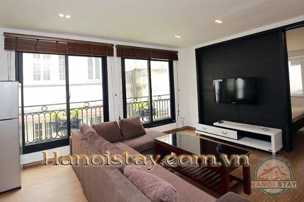 *Central & Bright Two Bedroom Apartment Rental in Xuan Dieu street, Tay Ho* 5