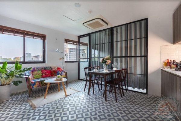 Centrally located, well equipped & lightful 2 BR apartment for rent in Hoan Kiem district 10