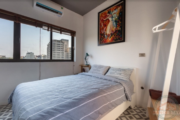 Centrally located, well equipped & lightful 2 BR apartment for rent in Hoan Kiem district 4