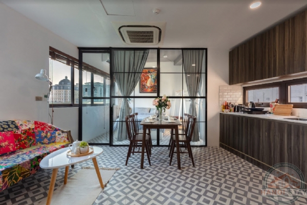 Centrally located, well equipped & lightful 2 BR apartment for rent in Hoan Kiem district 8