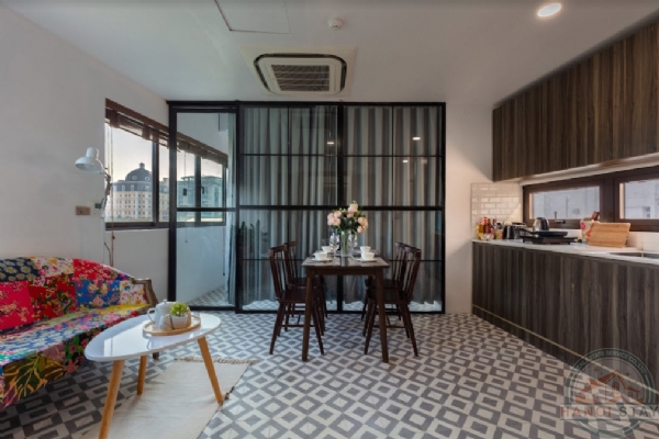 Centrally located, well equipped & lightful 2 BR apartment for rent in Hoan Kiem district 9
