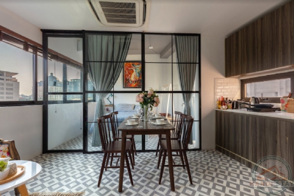 Centrally located, well equipped & lightful 2 BR apartment for rent in Hoan Kiem district 13