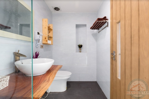 Centrally located, well equipped & lightful 2 BR apartment for rent in Hoan Kiem district 15