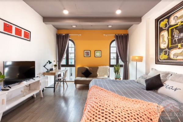 Centrally located, well equipped & lightful 2 BR apartment for rent in Hoan Kiem district 17