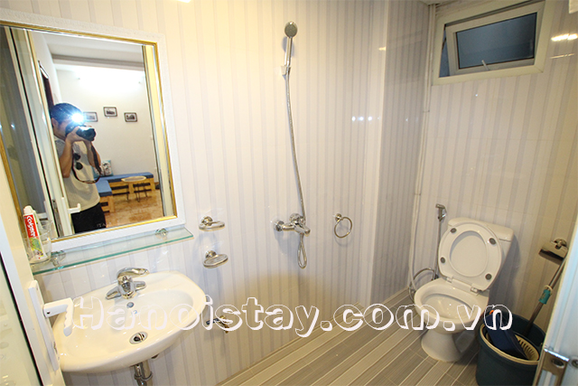 Cheap 2 bedroom Apartment for rent in Lac Long Quan street, Cau Giay 8