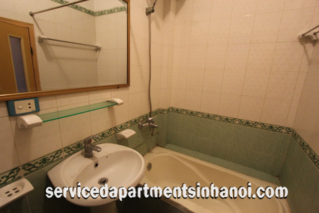 Cheap Apartment For rent close to Van Mieu street, Dong Da 5