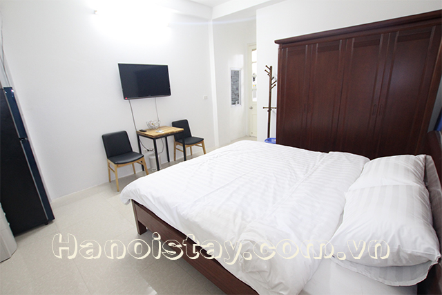 Cheap Apartment For rent in Yen Phu street, Tay Ho district, Nice furniture 3