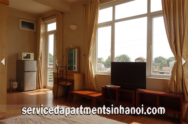 Cheap Apartment with big Balcony Rental in Truc Bach area, Ba Dinh 5