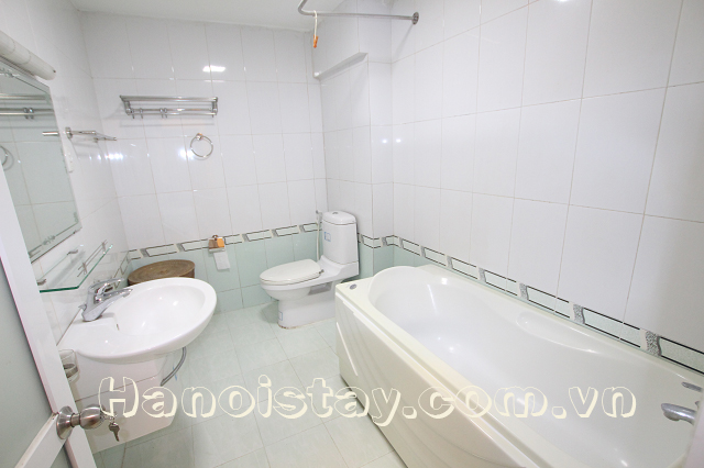 Cheap One Bedroom Apartment Rental in Kim Ma street, Ba Dinh, With Nice Yard 6