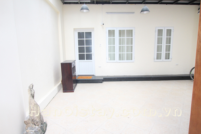 Cheap One Bedroom Apartment Rental in Kim Ma street, Ba Dinh, With Nice Yard 7