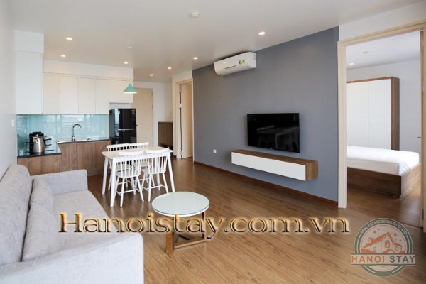 *Come and experience this premier 2 bedroom apartment with extremely attractive prices and incentives* 4