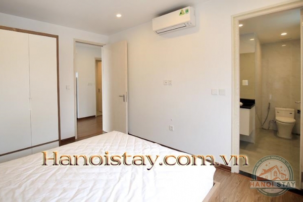 *Come and experience this premier 2 bedroom apartment with extremely attractive prices and incentives* 9