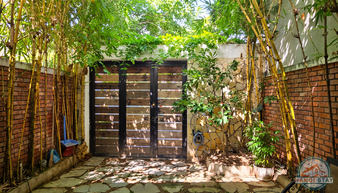 Comfortable One-Bedroom House for Rent near Vinhomes Riverside, Long Bien 1