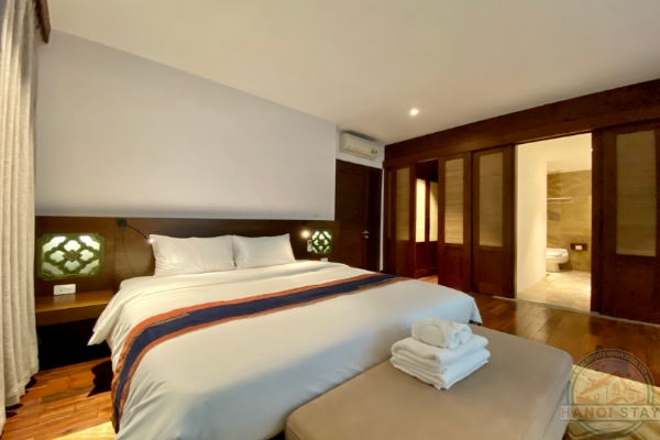 Contemporary Living: Rent this Spacious 3-Bedroom Apartment in Xom Chua, Near the Lake 4