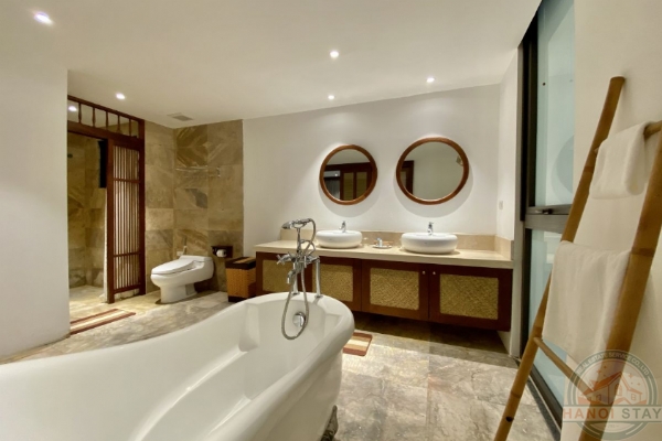 Contemporary Living: Rent this Spacious 3-Bedroom Apartment in Xom Chua, Near the Lake 6