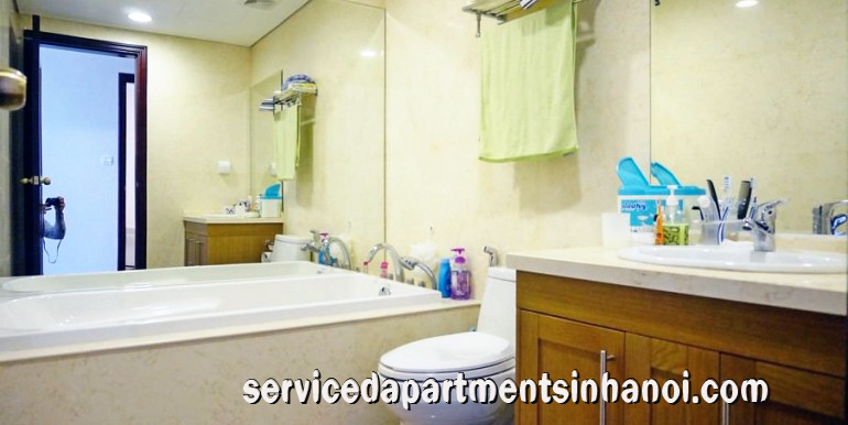 Convenient two bedroom Apartment for rent in R5 building, Vinhomes Royal City 6
