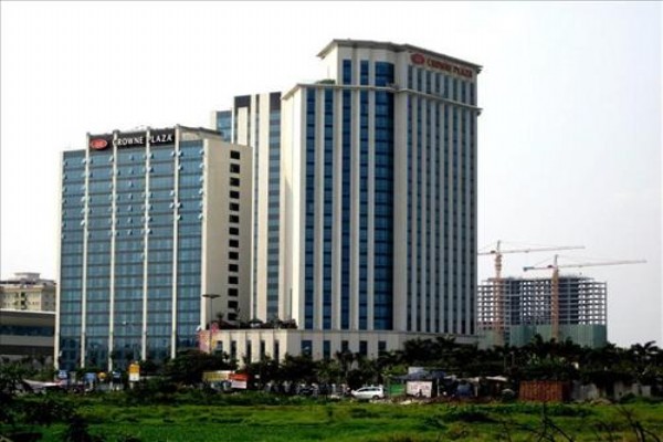 Crown Office building in Le Duc Tho street, Tu Liem district for rent 1