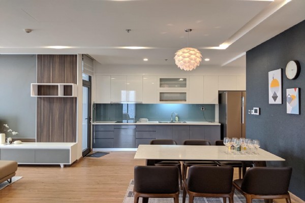 *Delight 4 Bedroom Apartment For Rent in Vinhomes Metropolis* 16