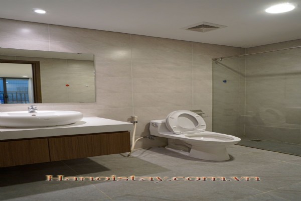 *Deluxe 2 Bedroom Property For Rent in HongKong Tower, Center of Ba Dinh* 12