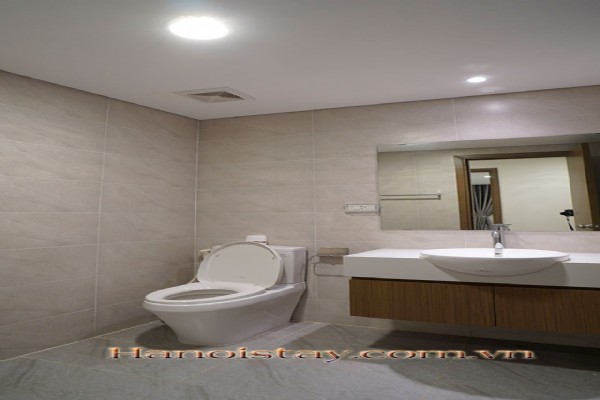 *Deluxe 2 Bedroom Property For Rent in HongKong Tower, Center of Ba Dinh* 15