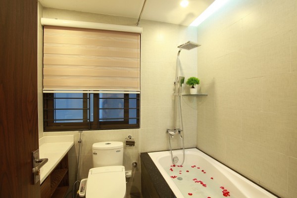 Deluxe Executive Property for Rent in Tran Quoc Hoan Street, Cau Giay 3
