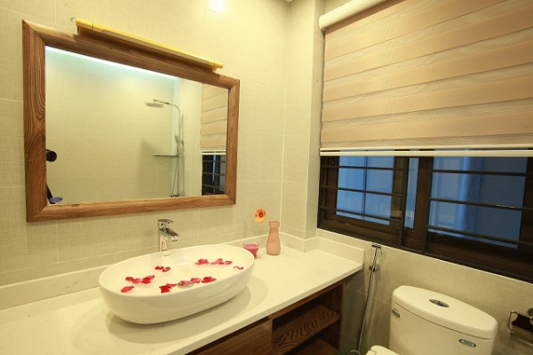 Deluxe Executive Property for Rent in Tran Quoc Hoan Street, Cau Giay 5