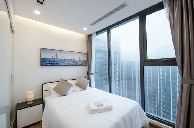 *Deluxe Four Bedroom Apartment For Rent in Vinhomes Metropolis, Beautiful Lake View* 20