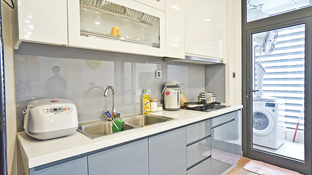*Deluxe Four Bedroom Apartment For Rent in Vinhomes Metropolis, Beautiful Lake View* 26