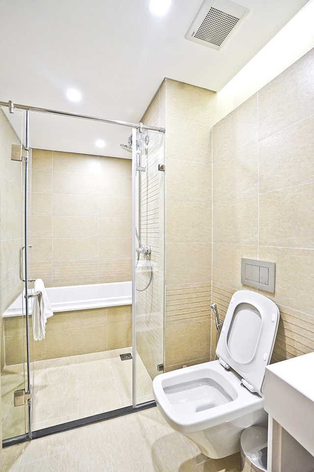 *Deluxe Four Bedroom Apartment For Rent in Vinhomes Metropolis, Beautiful Lake View* 35