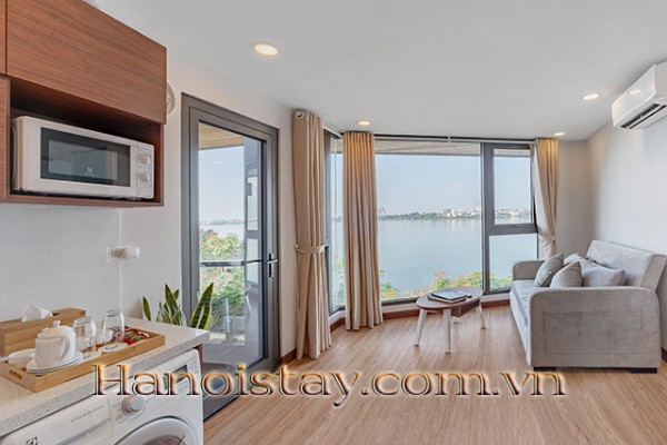 *Deluxe LAKE VIEW Apartment Rental in Central Òf Hanoi, Viet Nam* 1