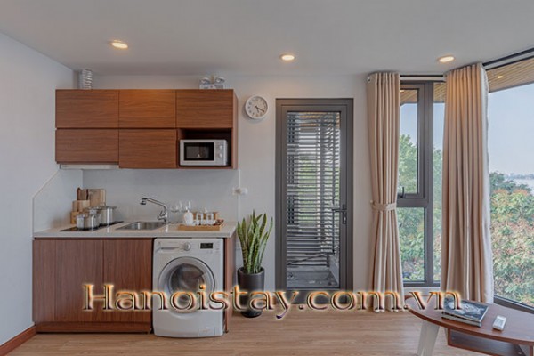 *Deluxe LAKE VIEW Apartment Rental in Central Òf Hanoi, Viet Nam* 2