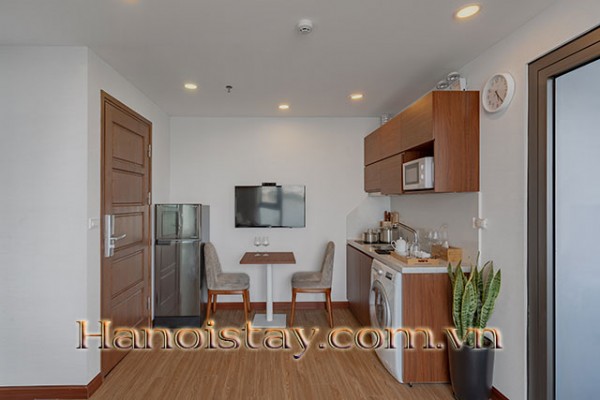 *Deluxe LAKE VIEW Apartment Rental in Central Òf Hanoi, Viet Nam* 3