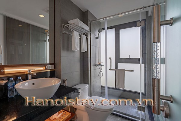 *Deluxe LAKE VIEW Apartment Rental in Central Òf Hanoi, Viet Nam* 6