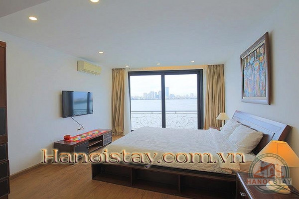 *Direct Lake Front Three Bedroom Apartment for rent in Tu Hoa street, Tay Ho* 14