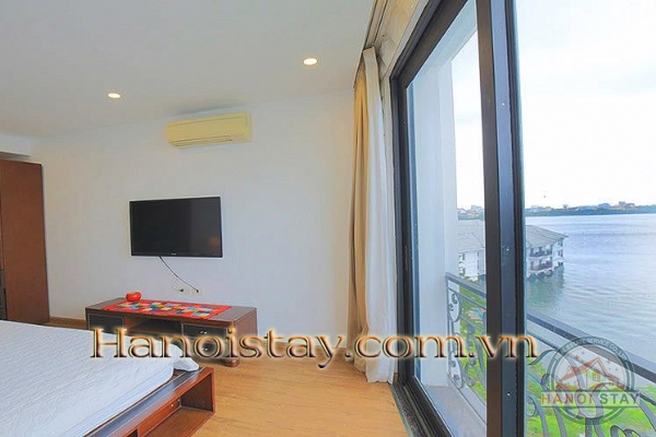 *Direct Lake Front Three Bedroom Apartment for rent in Tu Hoa street, Tay Ho* 15