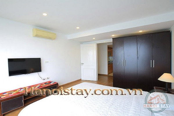 *Direct Lake Front Three Bedroom Apartment for rent in Tu Hoa street, Tay Ho* 25