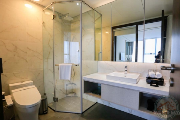 Elegant 2BR Apartment in Giang Vo, Ba Dinh: Luxury with Gym & Pool 16