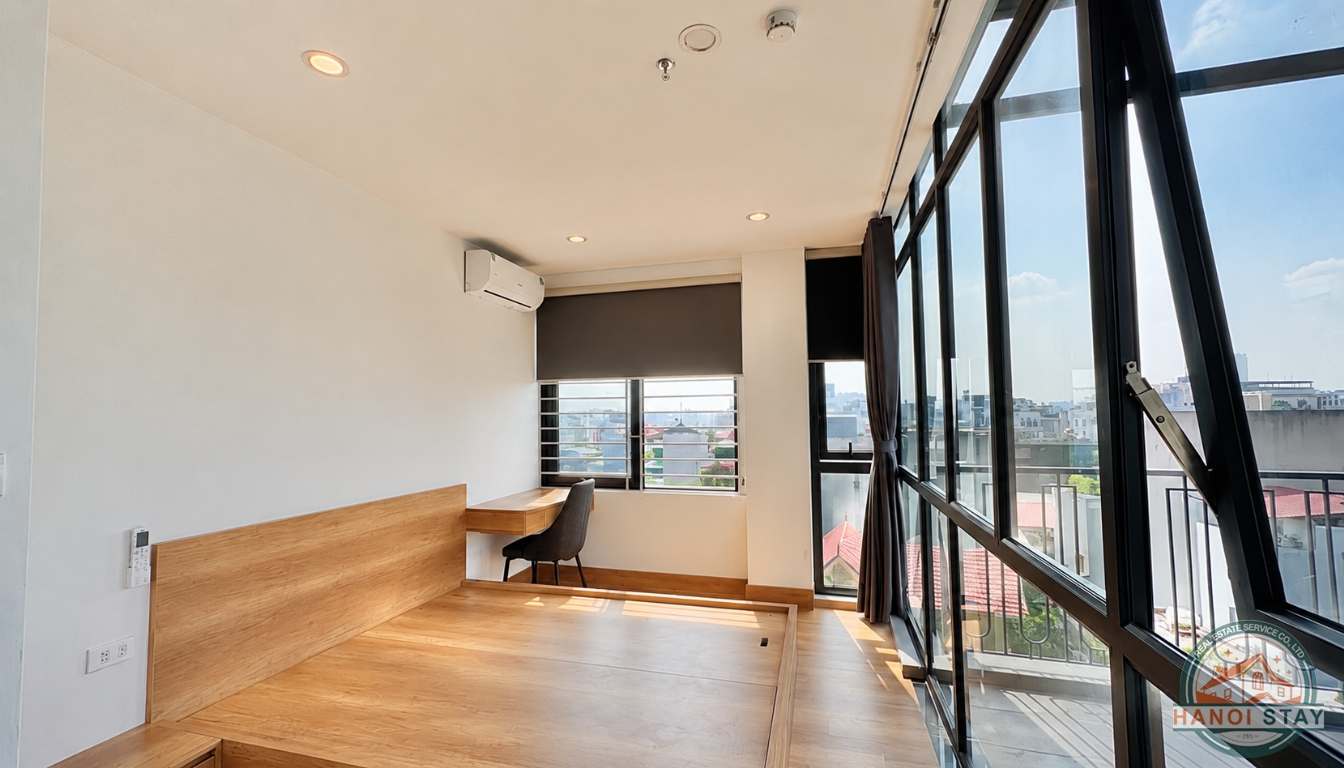 Elegant 3BR Apartment with Balcony & Terrace in Long Bien, Good Price 3
