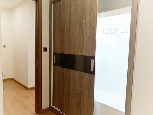 *Elegant & Beautiful View Three Bedroom Apartment For Rent in Vinhomes Metropolis* 4