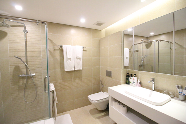 *Elegant & Beautiful View Three Bedroom Apartment For Rent in Vinhomes Metropolis* 12